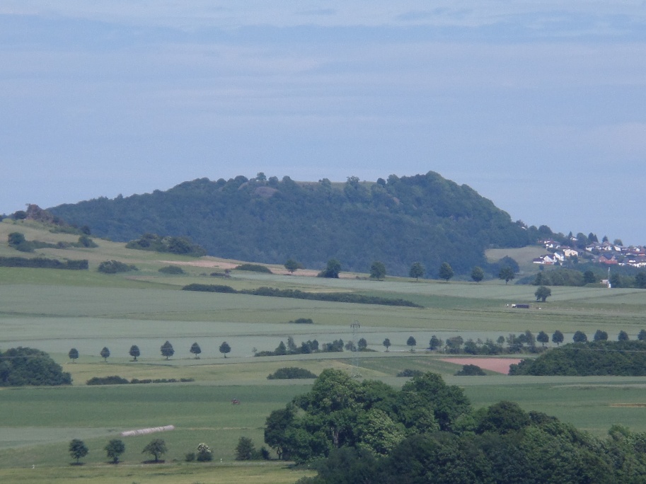 Blick zum Burghasunger Berg